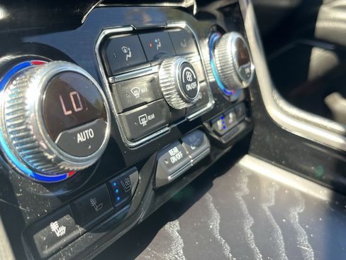 Used 2021 GMC Yukon Denali image 14