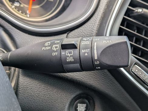 Used 2019 Jeep Cherokee Latitude Plus FWD image 19