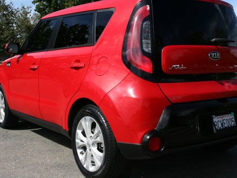 Used 2016 Kia Soul + FWD image 8