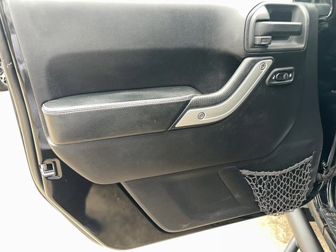 Used 2015 Jeep Wrangler Unlimited Sport image 15