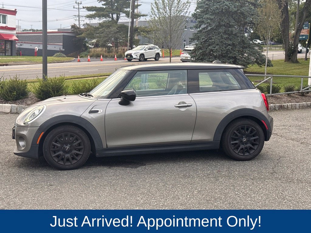 Used 2021 MINI Cooper 2-Door Hardtop FWD image 4
