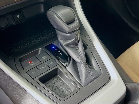 Used 2021 Toyota RAV4 XLE w/ Convenience Package image 25