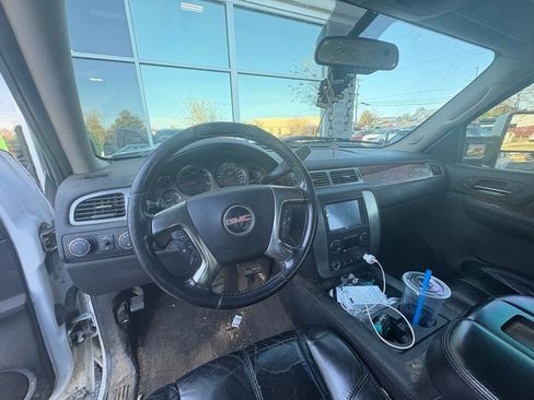 Used 2007 GMC Sierra 2500 SLT w/ Z71 Off-Road Package image 9