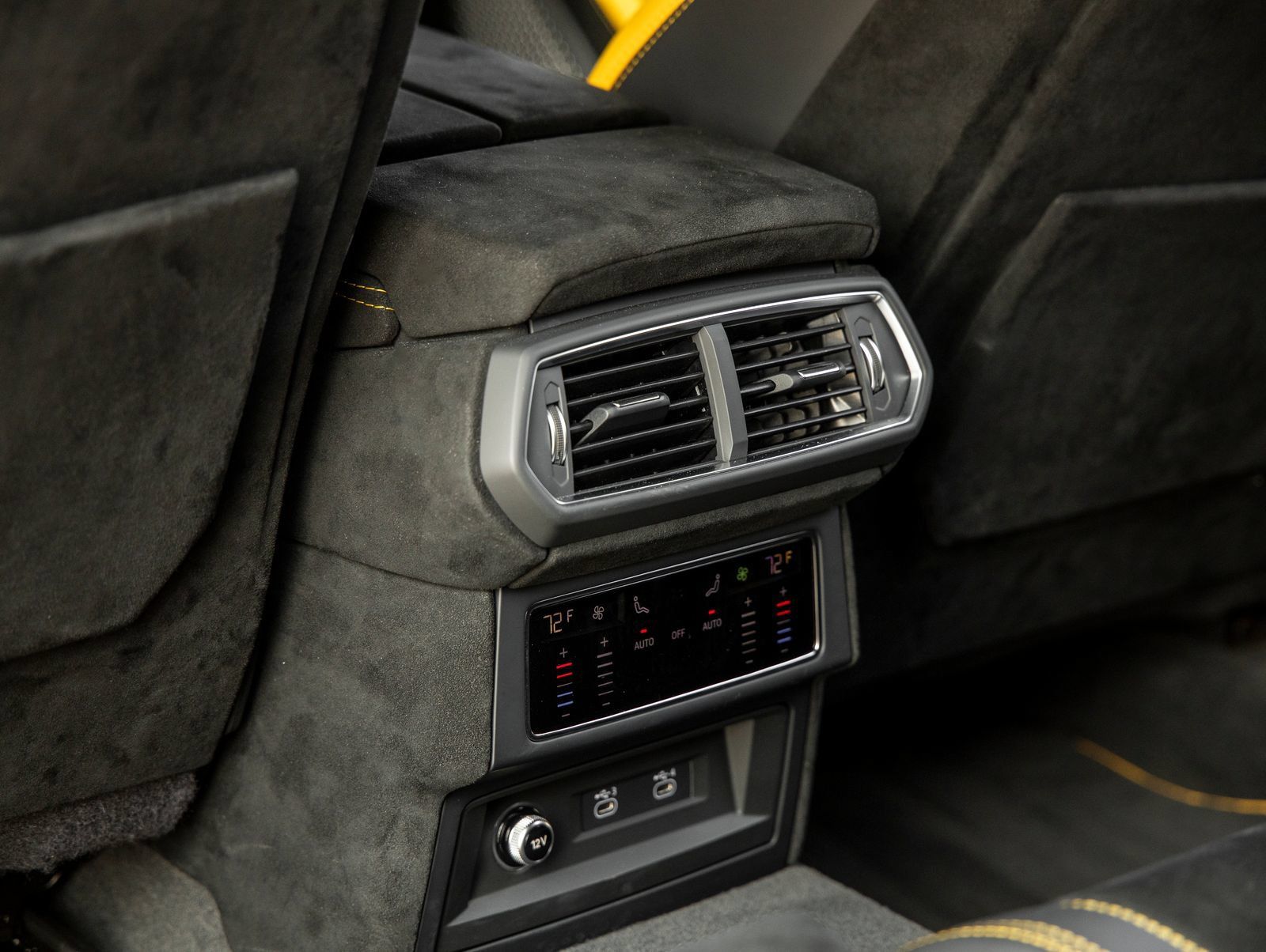 Used 2024 Lamborghini Urus Performante AWD/4WD image 45