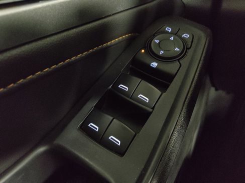 Used 2021 Chevrolet Traverse LS FWD image 27