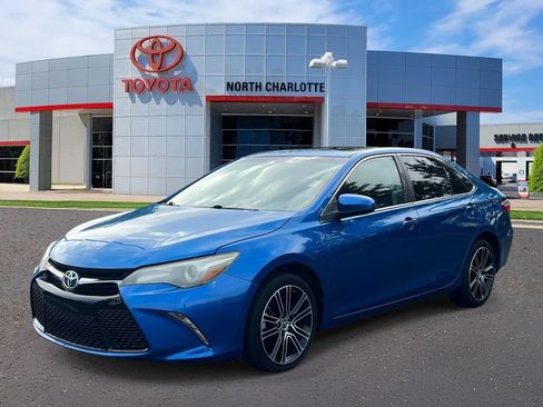 Used 2016 Toyota Camry SE FWD image 3
