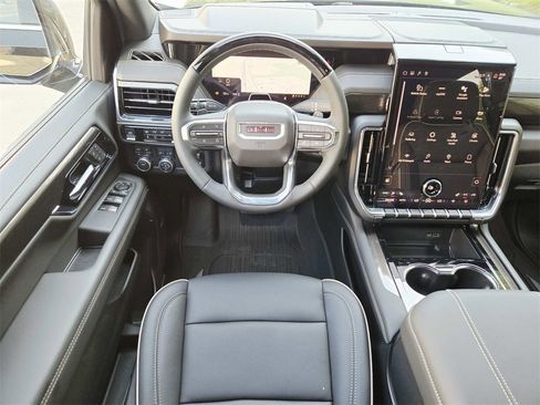 New 2025 GMC Yukon Elevation image 11