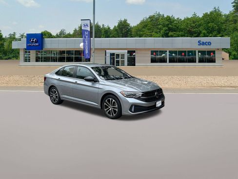 Used 2023 Volkswagen Jetta Sport FWD image 4