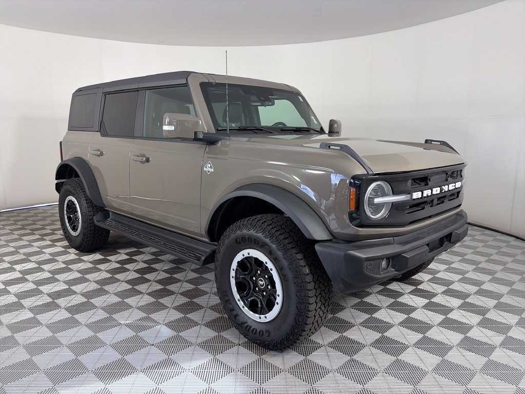 Certified 2025 Ford Bronco Outer Banks w/ Sasquatch Package AWD/4WD image 1