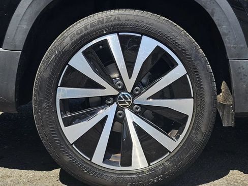 Used 2022 Volkswagen Taos SE FWD image 6