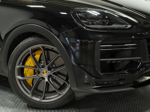 Used 2024 Porsche Cayenne Turbo GT AWD/4WD image 37