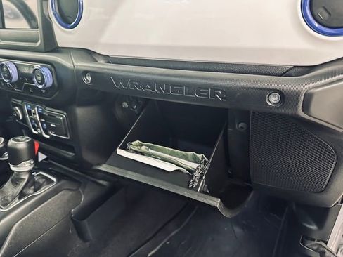 Used 2021 Jeep Wrangler Unlimited Islander image 11