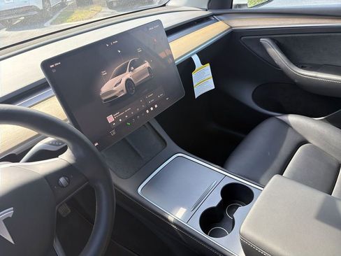 Used 2023 Tesla Model Y Long Range image 21