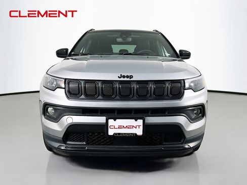 Used 2022 Jeep Compass Latitude w/ Sun and Sound Group AWD/4WD image 3