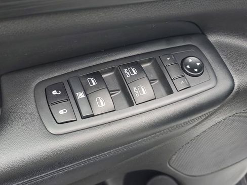 Used 2019 Jeep Grand Cherokee Laredo AWD/4WD image 15