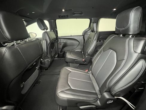 New 2026 Chrysler Pacifica Select image 5