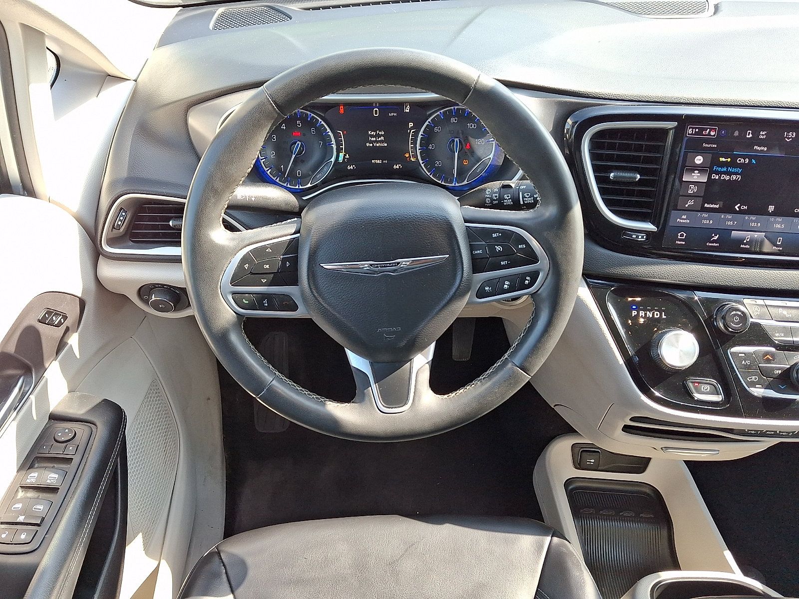 Used 2023 Chrysler Pacifica Touring-L FWD image 11