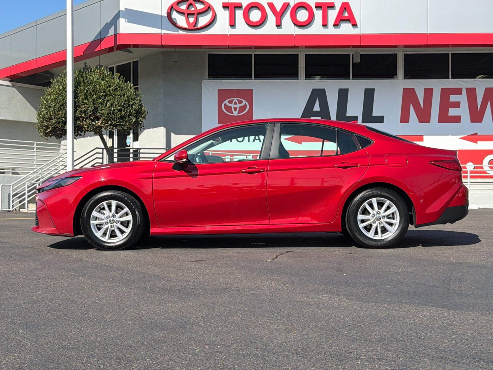 Used 2025 Toyota Camry LE FWD image 2