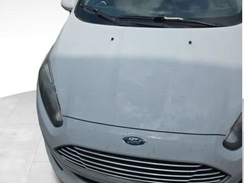 Used 2015 Ford Fiesta SE w/ Comfort Package FWD image 3