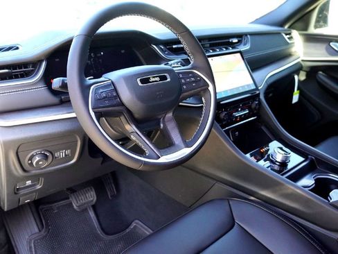 New 2025 Jeep Grand Cherokee L Limited image 8