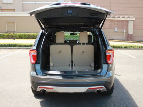 Used 2017 Ford Explorer Limited w/ Class II Trailer Tow Package AWD/4WD image 29