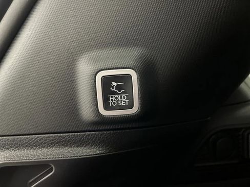 Used 2024 Jeep Grand Cherokee Limited w/ Black Appearance Package image 17