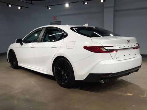 Certified 2025 Toyota Camry SE image 5