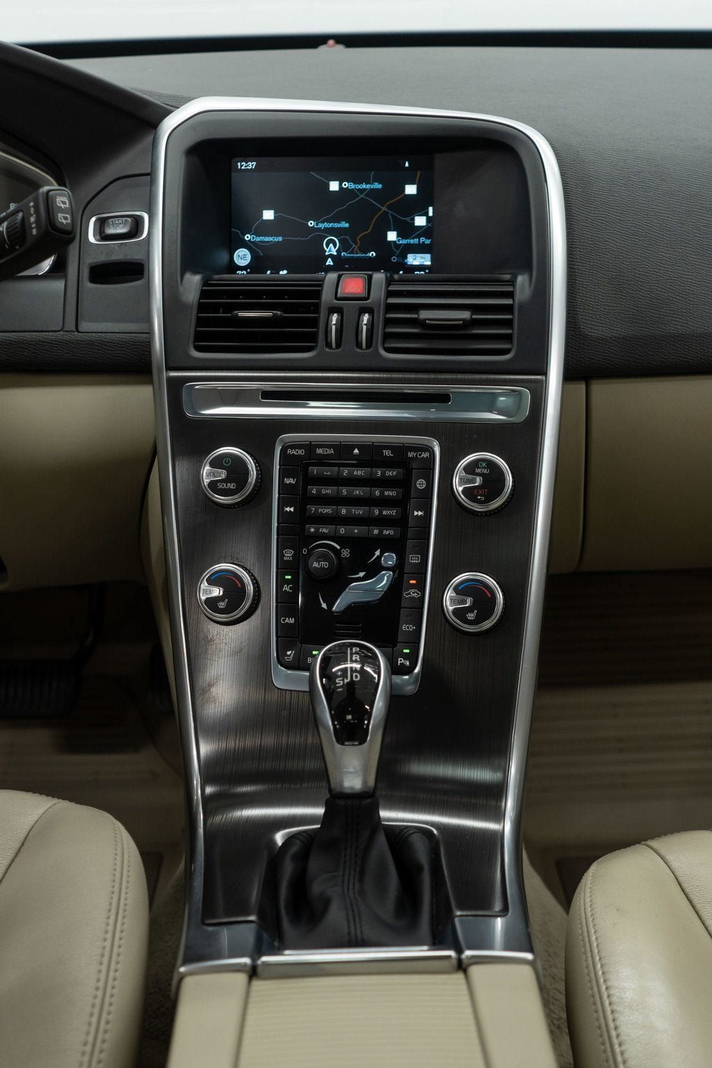 Used 2016 Volvo XC60 T5 Premier w/ Proximity Package FWD image 16
