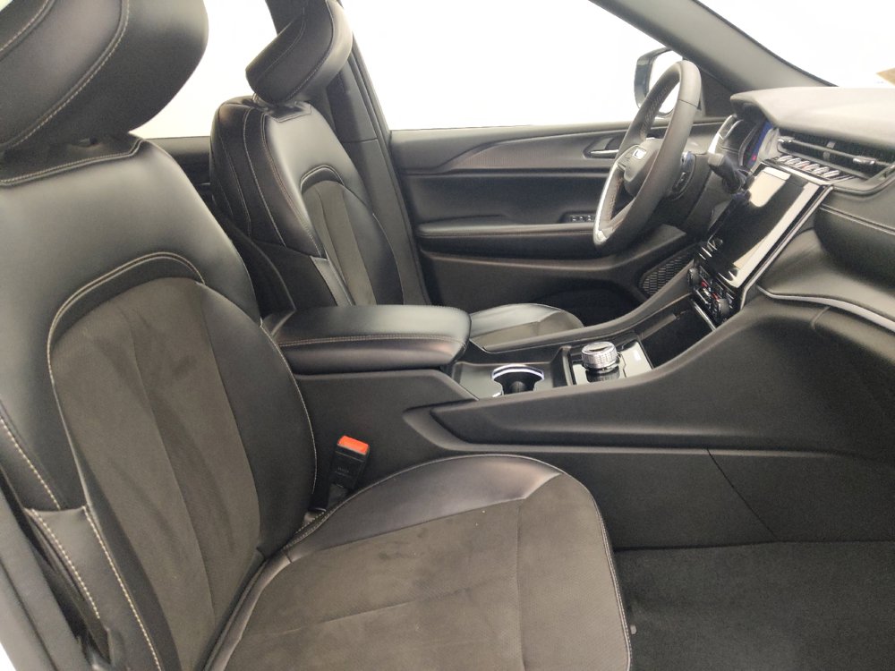 Used 2023 Jeep Grand Cherokee Altitude RWD image 21