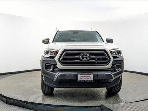 Used 2022 Toyota Tacoma SR image 12