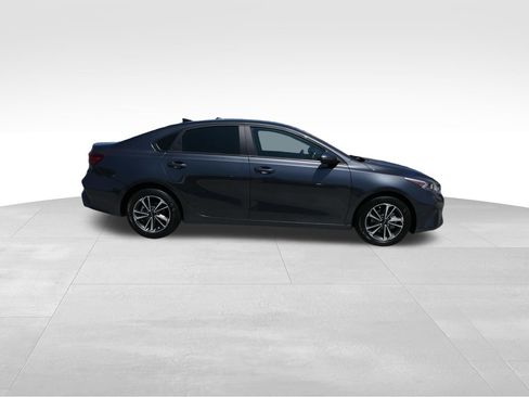 Used 2024 Kia Forte LXS w/ LXS Technology Package FWD image 2