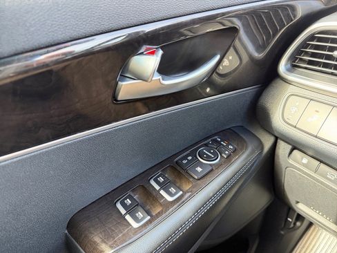 Used 2018 Kia Sorento EX image 19