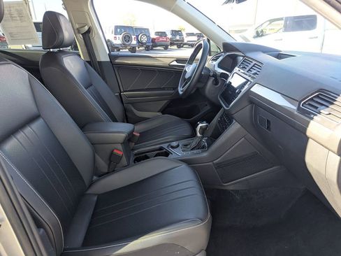 Used 2024 Volkswagen Tiguan SE image 34