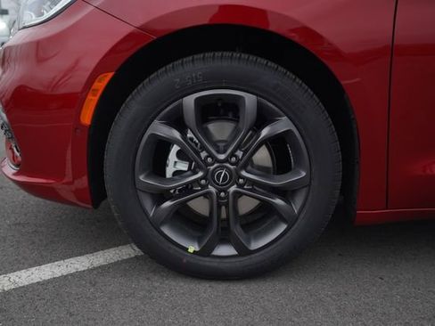 New 2026 Chrysler Pacifica Select image 11