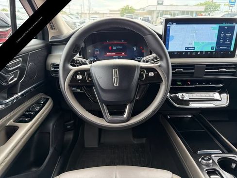 Used 2025 Lincoln Corsair AWD w/ Equipment Group 101A image 18