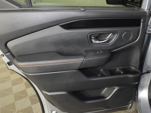 Used 2025 Honda Pilot TrailSport image 31