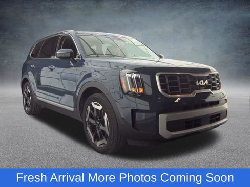 Used 2025 Kia Telluride S AWD/4WD image 2