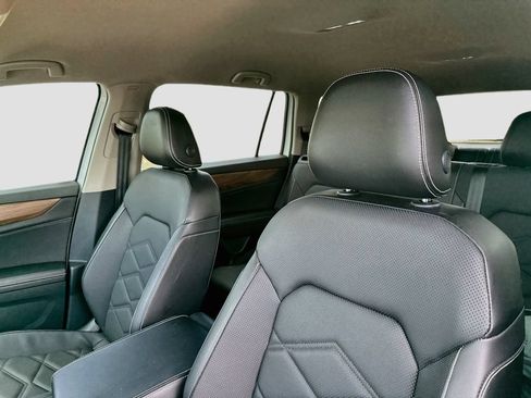 Used 2024 Volkswagen Atlas SE FWD image 12
