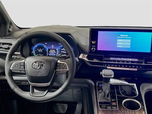 New 2026 Toyota Sienna Platinum image 22