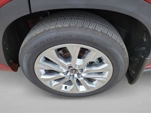 Used 2026 Toyota Highlander Limited AWD/4WD image 12