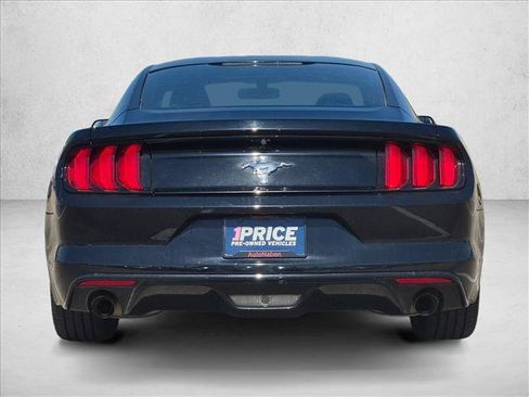 Used 2017 Ford Mustang Coupe RWD image 7