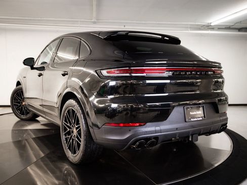 New 2026 Porsche Cayenne E-Hybrid Coupe AWD/4WD image 3