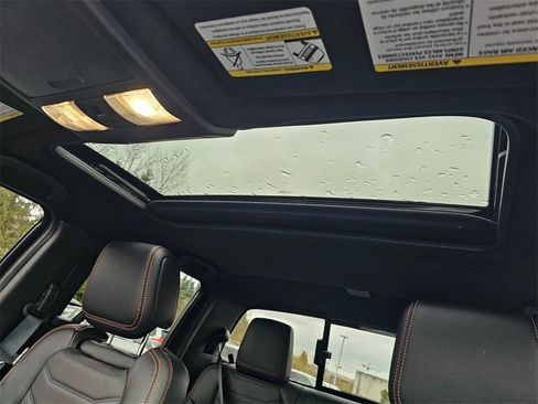 Used 2025 Nissan Frontier PRO-4X w/ Pro Premium Package image 11