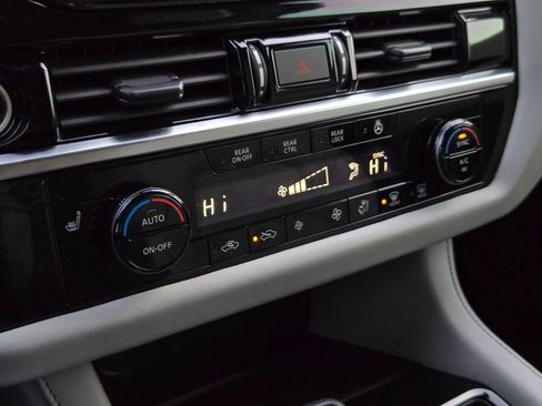 Used 2023 Nissan Pathfinder SL w/ SL Premium Package image 19