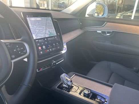 Used 2025 Volvo XC90 B6 Plus image 19