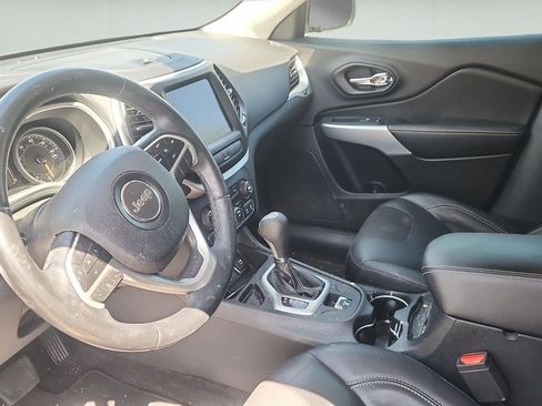 Used 2018 Jeep Cherokee Latitude Plus FWD image 12