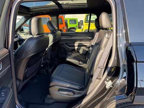 New 2025 Jeep Grand Cherokee L Limited w/ Luxury Tech Group II image 10