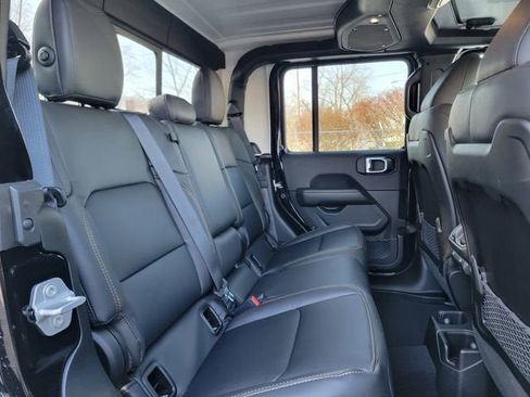 New 2026 Jeep Gladiator Sport AWD/4WD image 22