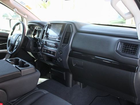 Used 2022 Nissan Titan SV image 38