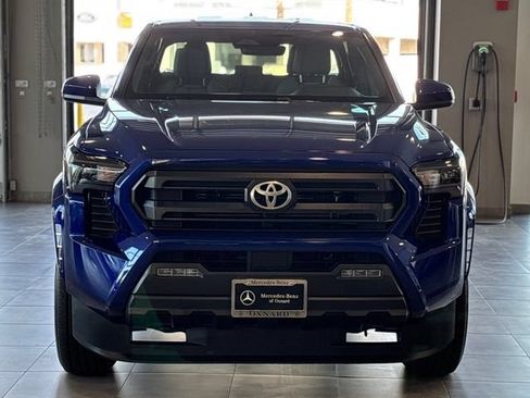 Used 2025 Toyota Tacoma SR5 AWD/4WD image 37